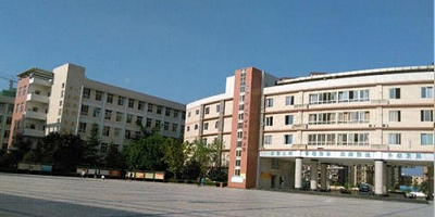 <b>簡陽市平泉高級職業(yè)中學</b>