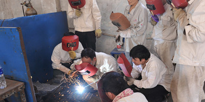<b>成都電焊機(jī)廠技工學(xué)校</b>