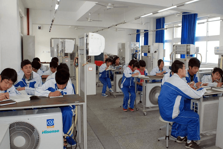 成都電子信息學(xué)校